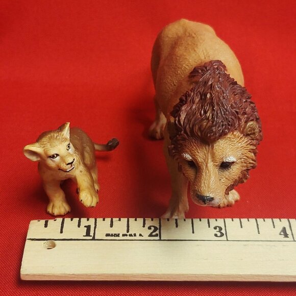 Vintage Schleich Lion and Lion Cub Toy Figurines - Picture 9 of 10